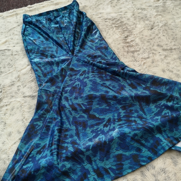 Girls Mermaid Skirt With Tail - Picture 3 of 15